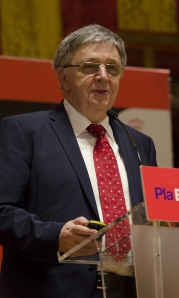 Academia Europaea prize is awarded first to László Lovász