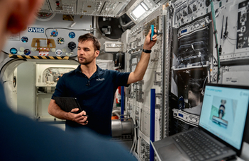 What question are ELTE researchers trying to answer with the help of the Hungarian astronaut?