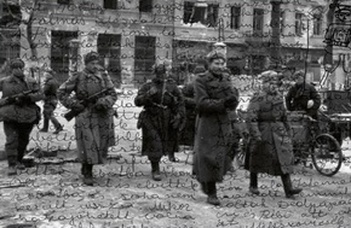 Könyvbemutató és kerekasztal-beszélgetés.