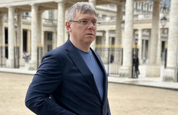 Anatolij Kosztruba ukrán professzor, a párizsi Sorbonne kutatója tart angol nyelvű előadást.