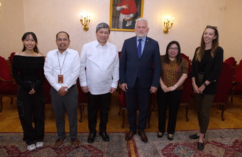 Az ELTE-re látogatott a Fülöp-szigetek nagykövete