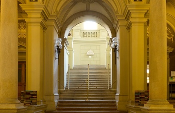 Megújul az Egyetemi Könyvtár aulája