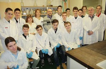 Ionvadász gimnazisták a Kémiai Intézetben