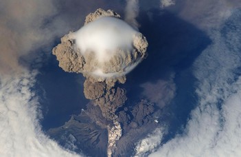 Világjáró vulkáni hamufelhők változó klímánkban