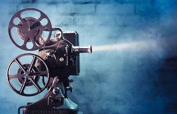 Hallgatók diplomafilmjeinek vetítése.