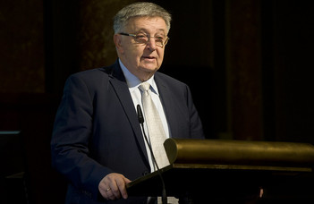 Újabb elismerés Lovász Lászlónak