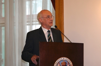 Kiss Jenő, a BTK professor emeritusa a "Magyar Tudomány Ünnepe" egyik díszelőadója.