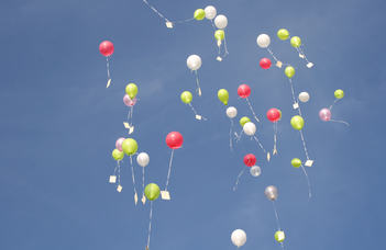Az ELTE Savaria Egyetemi Központ luftballonos flashmobra várja leendő hallgatóit.