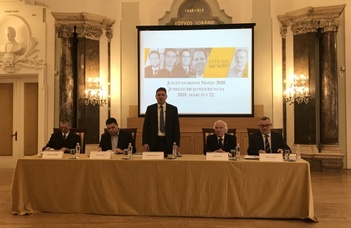 „A jövőt csak a múlt alapjaira lehet biztonsággal építeni”