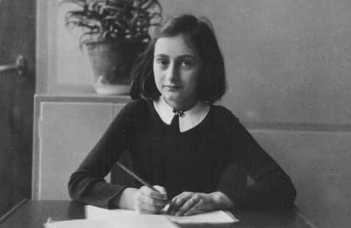 Tárlatvezetések az Anne Frank vándorkiállításon