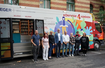 Innovatív mobilkönyvtár mutatkozott be az ELTE-n