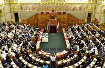 Előadások az Országgyűlés új ciklusának várható szervezeti változásairól.