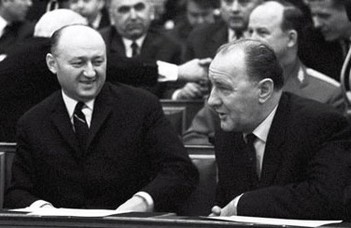 Jakab András és Gellért Ádám tart előadást.