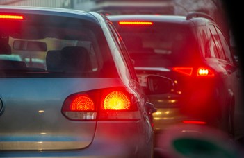 Elrettenthetők a gazdagok a közúti szabályszegésektől?