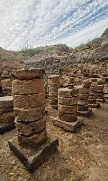 Ókori fürdőt és kincseket találtak az ELTE régészei